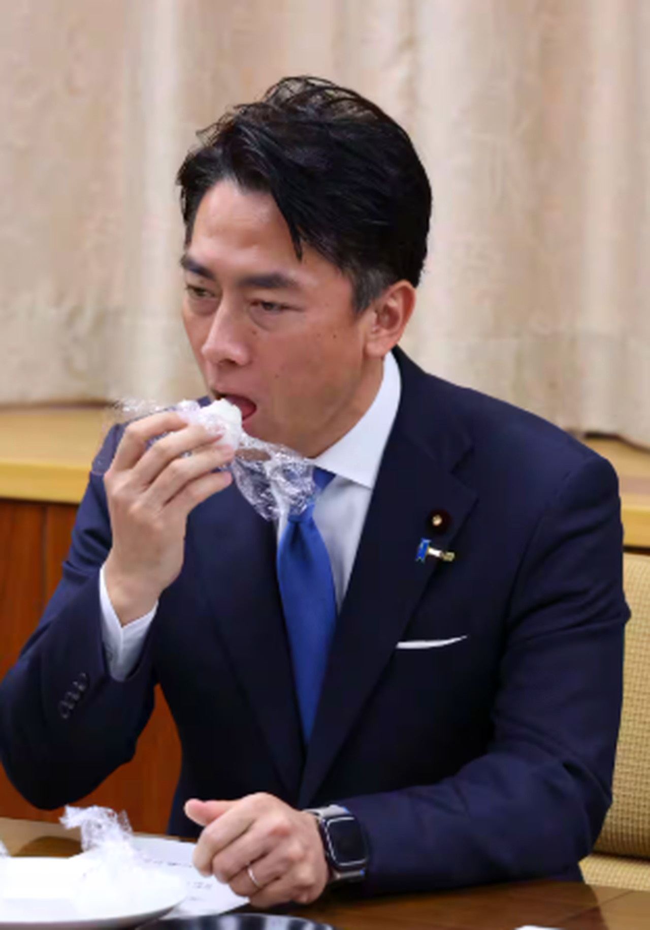 小泉進次郎 備蓄米 古古古米 試食 産経新聞