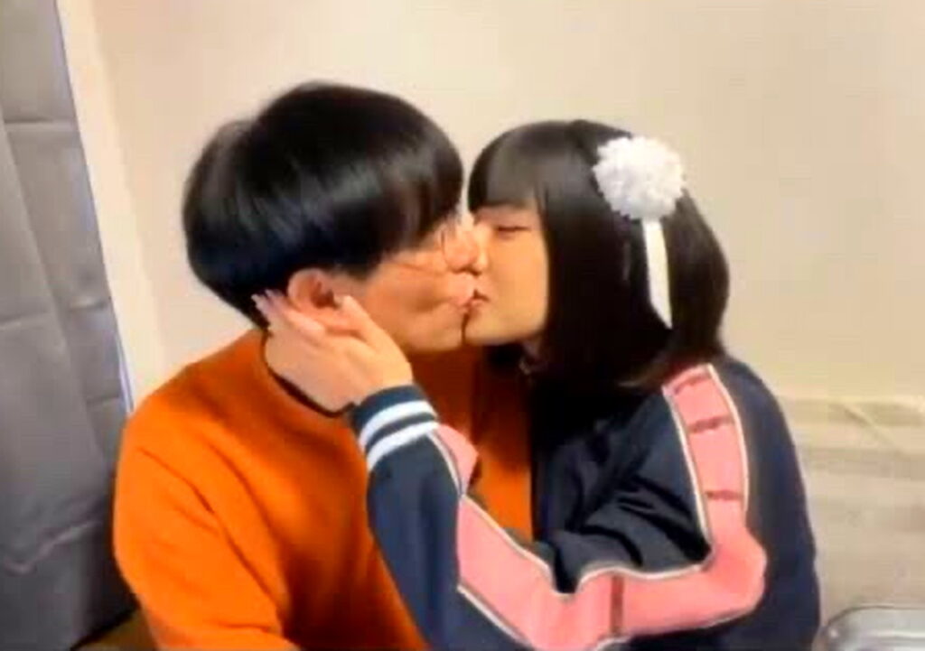 ニコ生 ぞっくん 彼女 こわいちゃん キス