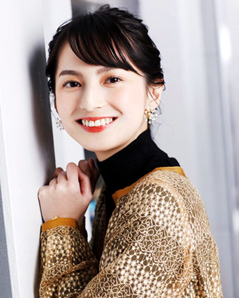 山本恵里伽アナ HOMINIS