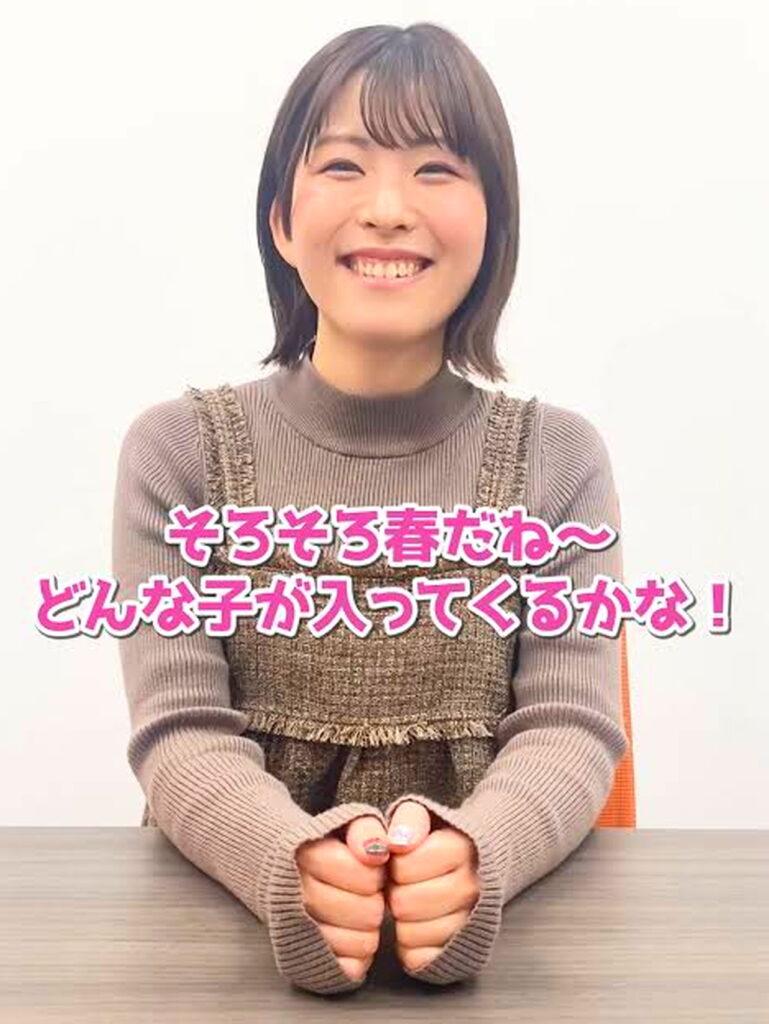 石見舞菜香 服特定